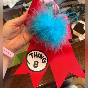 🎄 Dr. Seuss Thing “8” Hair Bow 🎅